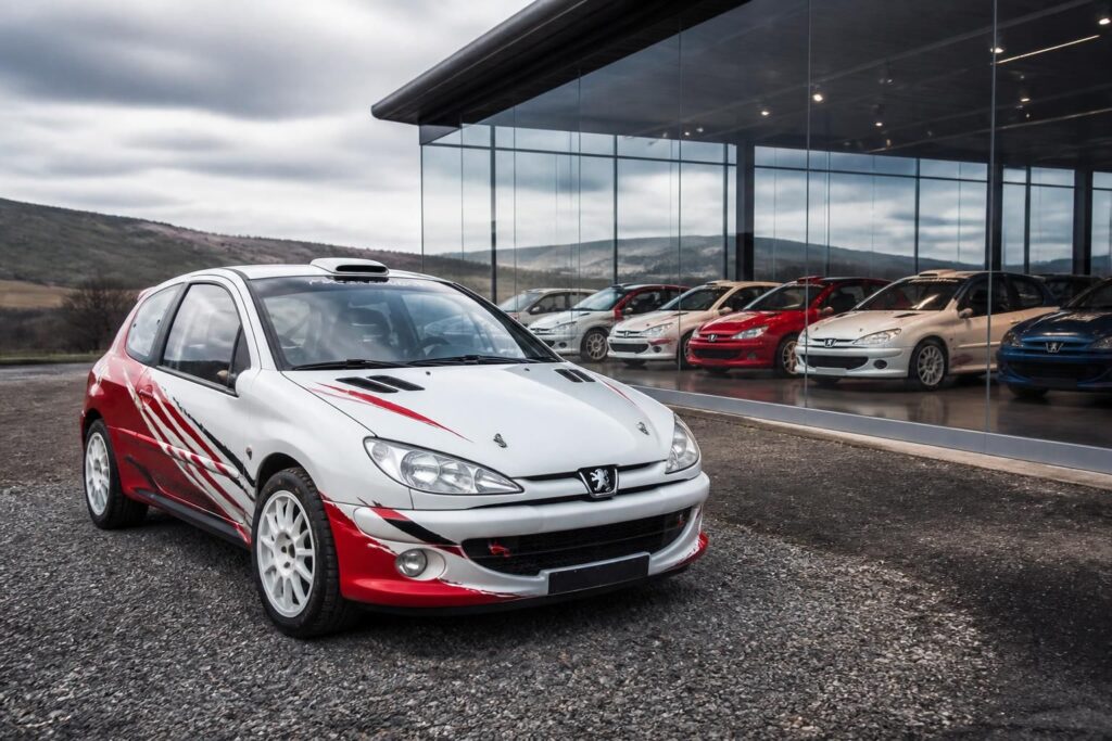 découvrez l'histoire complète de la peugeot 206 rallye, ses différents modèles et les prix actuels sur le marché pour les passionnés et collectionneurs.