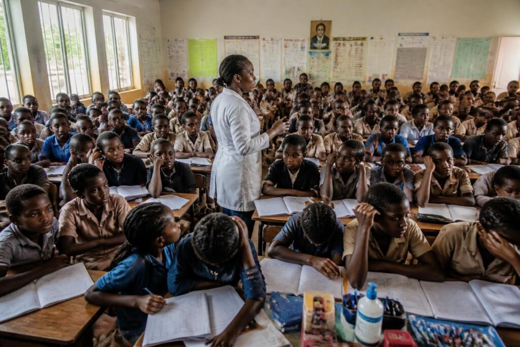 découvrez la définition de l'effectif pléthorique en milieu scolaire et son impact sur la qualité de l'enseignement et la gestion des classes.