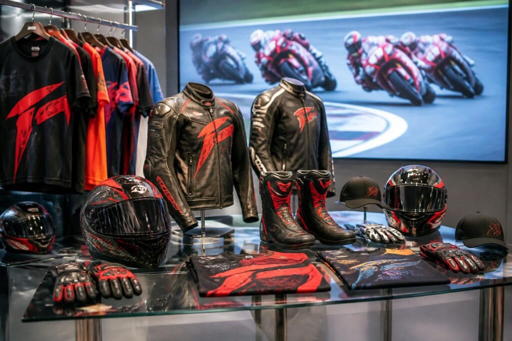 découvrez les nouveautés et offres exclusives de la marchandise officielle motogp pour les fans en 2025-2026. t-shirts, casques, accessoires et plus encore !
